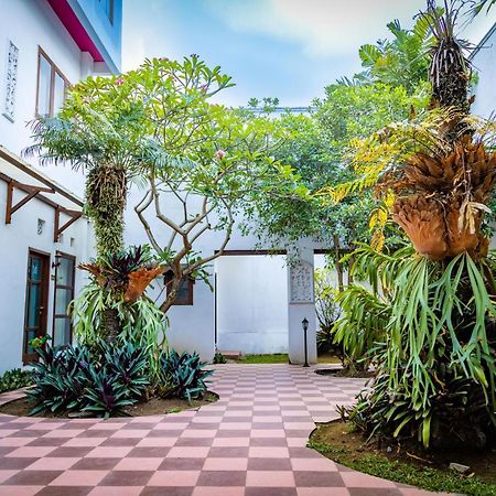 Family Hotel Gradia 2 Batu  Kültér fotó