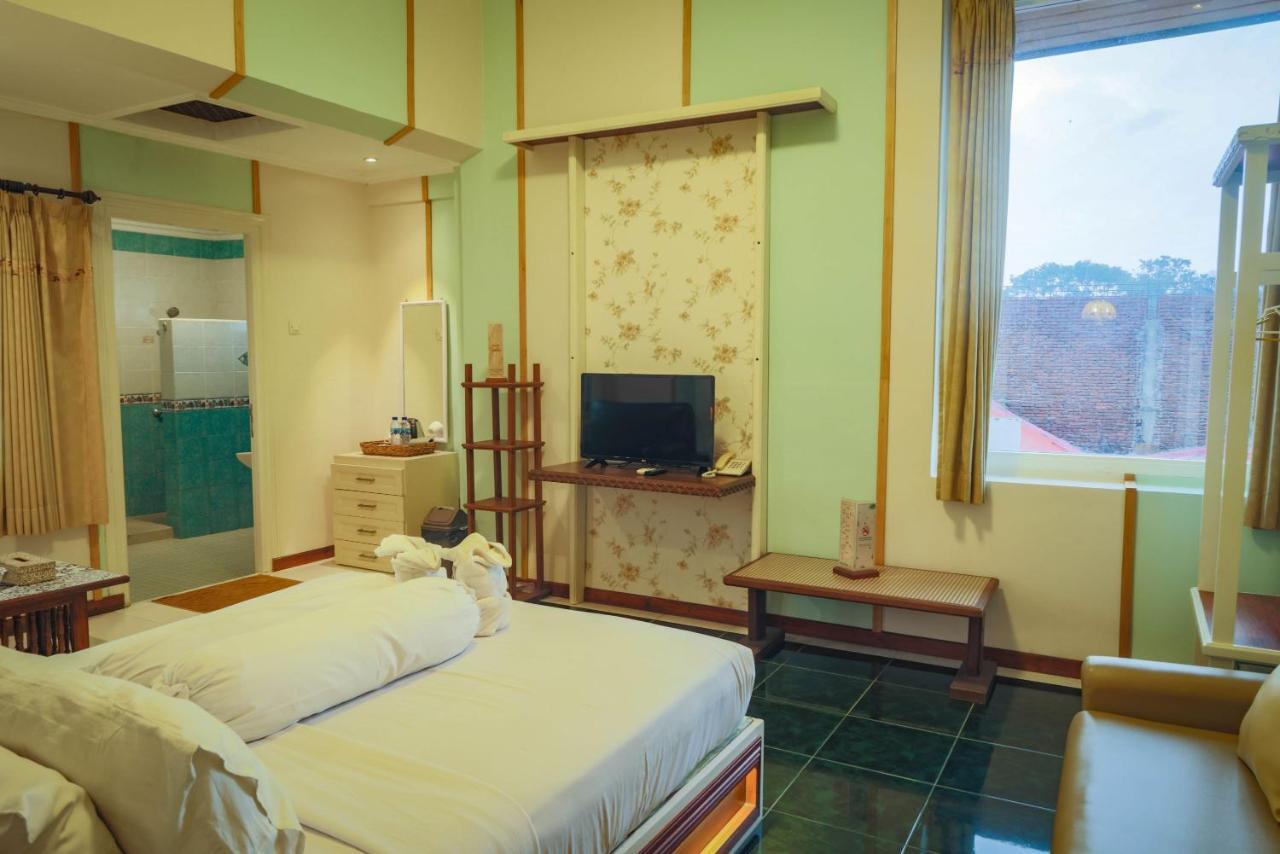 Family Hotel Gradia 2 Batu  Kültér fotó