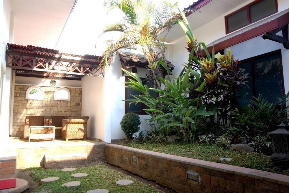 Family Hotel Gradia 2 Batu  Kültér fotó