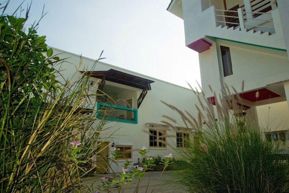 Family Hotel Gradia 2 Batu  Kültér fotó