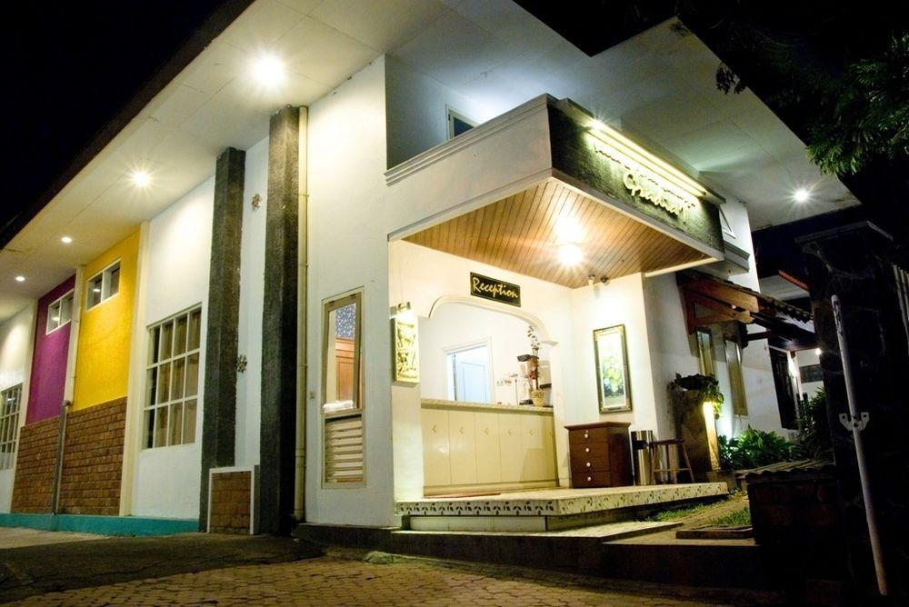 Family Hotel Gradia 2 Batu  Kültér fotó