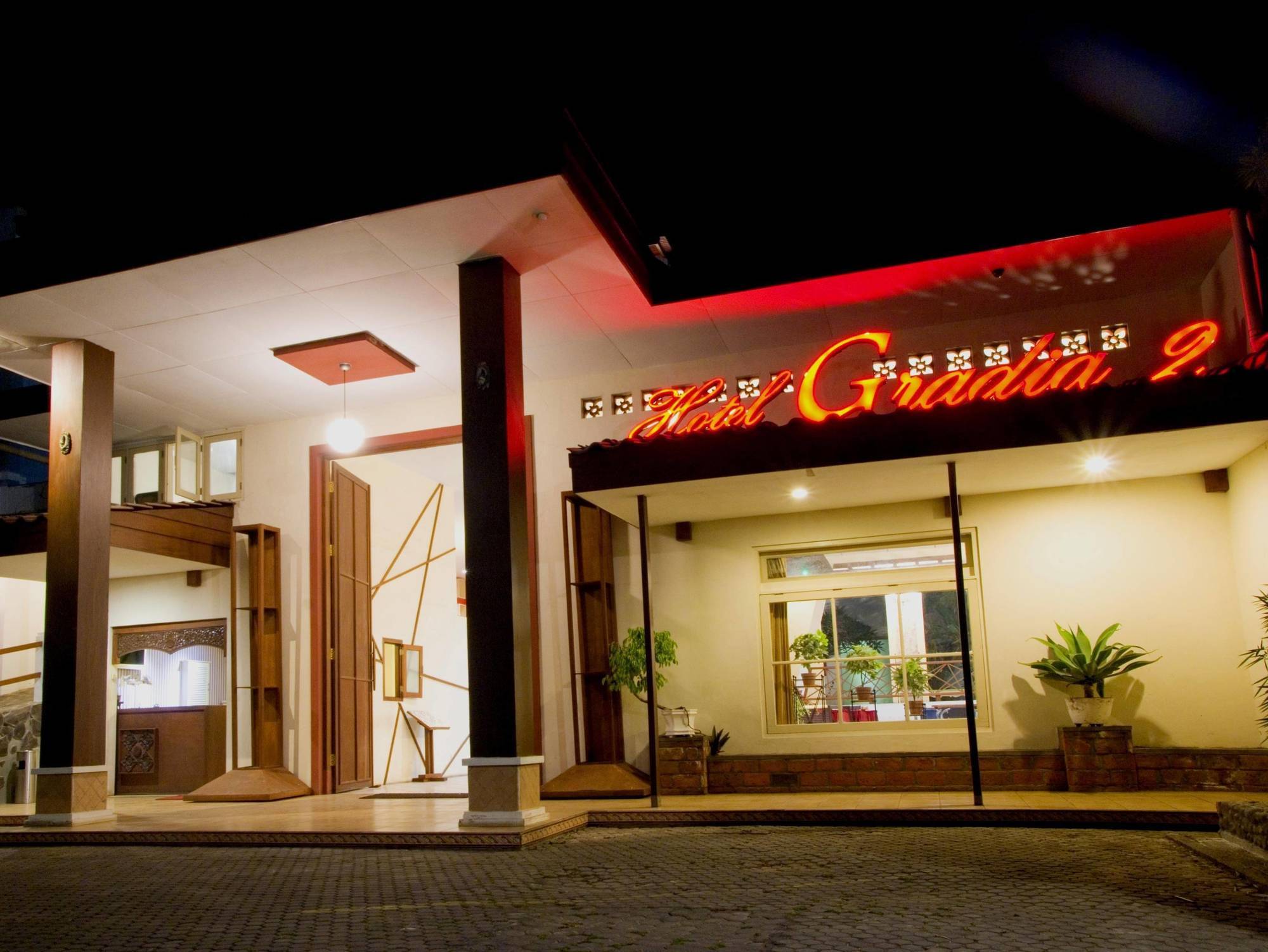 Family Hotel Gradia 2 Batu  Kültér fotó
